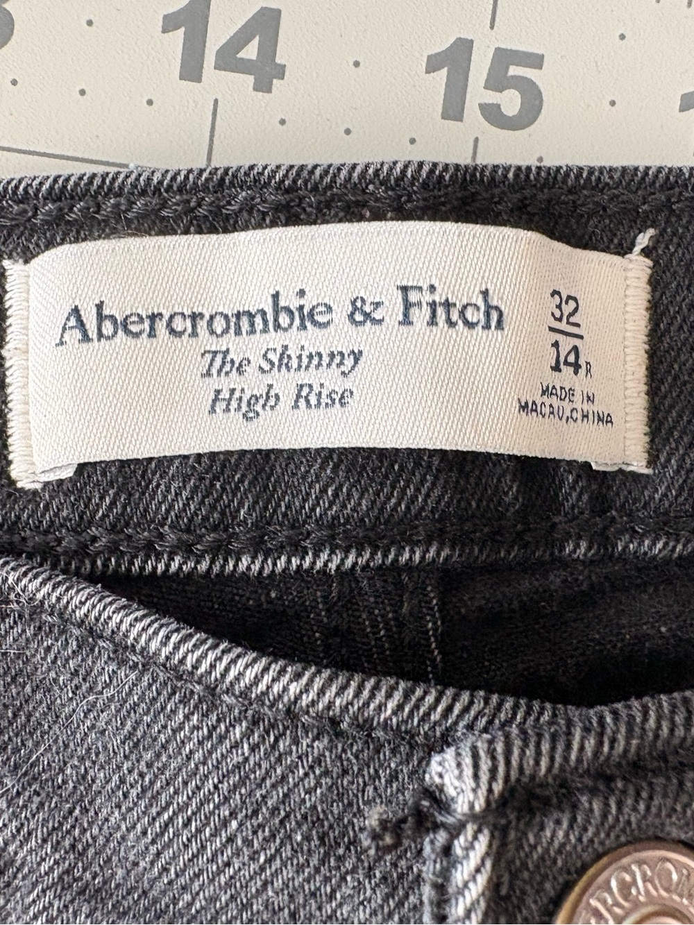 Abercrombie & Fitch Skinny High Rise Jeans -